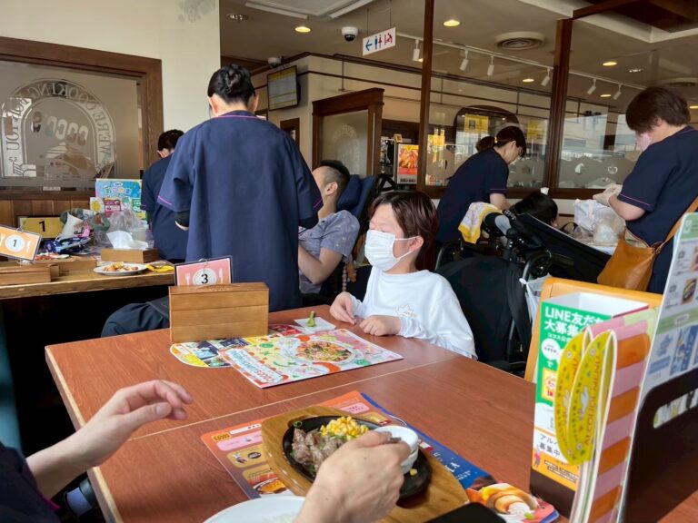 穏やかな関わりを大切にする活動の様子